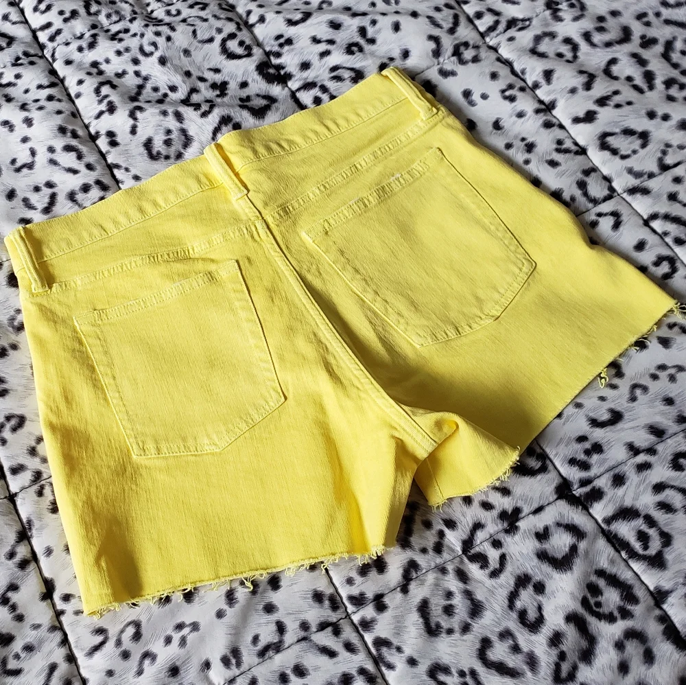 (Tall) NWT Gap Yellow High-Rise Cheeky Shorts